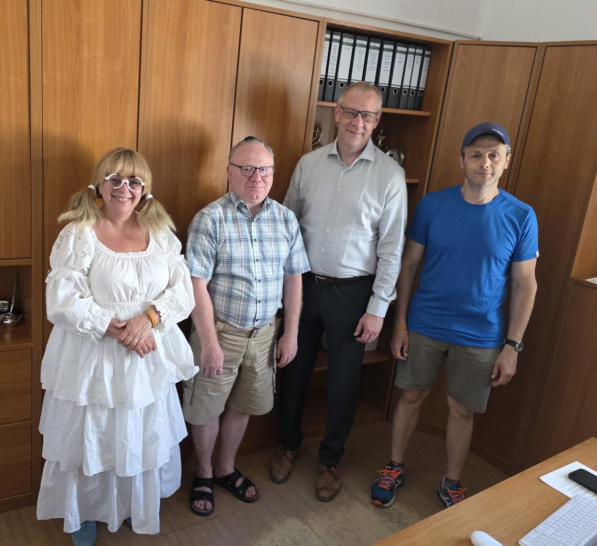 BuettnerAndreas's tweet image. Am Vormittag war ich in der Jüdischen Gemeinde Cottbus. Dort habe ich einige Gespräche geführt und erneut mehrere Einzelfälle aufgenommen, bei denen es Unterstützungsbedarf im Umgang mit Behörden oder bei anderen Herausforderungen gibt. Es handelt sich um bekannte…