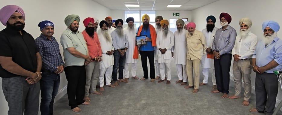 kang_malvinder's tweet image. ਇੰਗਲੈਂਡ ਦੀ ਫੇਰੀ ਦੌਰਾਨ ਨੌਰਥਹੈਂਪਟਨ(Northempton)ਲੈਸਟਰ(Leicestershire)ਬਰਮਿੰਘਮ (barmingham)ਅਤੇ ਬੈਡਕੌਡ (Bedford)ਵਿਖੇ ਲੋਕ ਸਭਾ ਹਲਕਾ ਸ੍ਰੀ ਅਨੰਦਪੁਰ ਸਾਹਿਬ ਦੀ ਸੰਗਤ ਨੂੰ ਮਿਲਣ ਦਾ ਮੌਕਾ ਮਿਲਿਆ। ਪਰਦੇਸਾਂ ਵਿੱਚ ਵਸਦਾ ਸਮੂਹ ਪ੍ਰਵਾਸੀ ਪੰਜਾਬੀ ਭਾਈਚਾਰਾ ਪੰਜਾਬ ਲਈ ਹਮੇਸ਼ਾ ਫਿਕਰਮੰਦ ਰਹਿੰਦਾ ਹੈ ਅਤੇ ਪੰਜਾਬ ਦੀ ਹਰੇਕ ਪੱਖੋਂ…