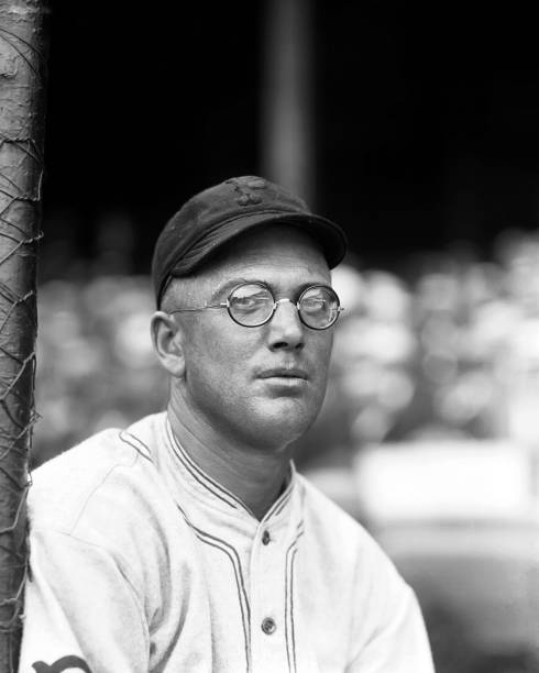 #OTD in 1925, <a href="/Pirates/">Pittsburgh Pirates</a> swept <a href="/Reds/">Cincinnati Reds</a> in a Doubleheader at #ForbesField by scores of 7-5 &amp; 7-1. LHP Emil Yde threw all 9 to earn his 7 W in G 1 &amp; Lee Meadows also went the distance in G 2 to earn his 12 W. The #Bucs increased their record to 43-26, 1st in NL by 2 G. #RaiseIt 🏴‍☠️ x 2