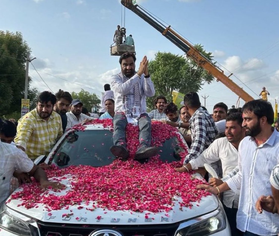 laxman beniwal (@laxman_320) on Twitter photo पुरी बीजेपी एक तरफ़ और इधर हनुमान सेना एक तरफ़ 🔥
वो भरोसा दिला रहे थे इधर सेना उनका झूठ बेनक़ाब कर रही थी।
एक अकेला सब पर भारी ❤️🙏
<a href="/hanumanbeniwal/">HANUMAN BENIWAL</a>
#भजनलाल_हटाओ_राजस्थान_बचाओ पुरी बीजेपी एक तरफ़ और इधर हनुमान सेना एक तरफ़ 🔥
वो भरोसा दिला रहे थे इधर सेना उनका झूठ बेनक़ाब कर रही थी।
एक अकेला सब पर भारी ❤️🙏
<a href="/hanumanbeniwal/">HANUMAN BENIWAL</a>
#भजनलाल_हटाओ_राजस्थान_बचाओ