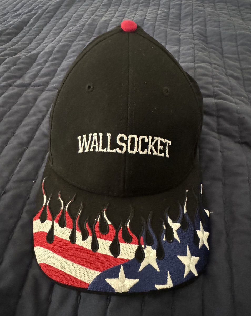 wallsocket hat calling out to me like the green goblin mask