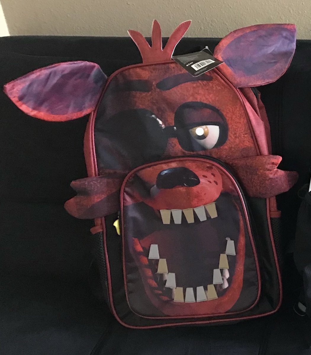 DiceSuit's tweet image. I’ve been searching for this Foxy backpack for ages. I had it during my 5th grade year in 2018. I bought it in Mexico. It’s officially licensed by the brand “RUZ.” If anyone has any information or knows where I can find it, it’d be a dream come true. 🙏 #fnaf