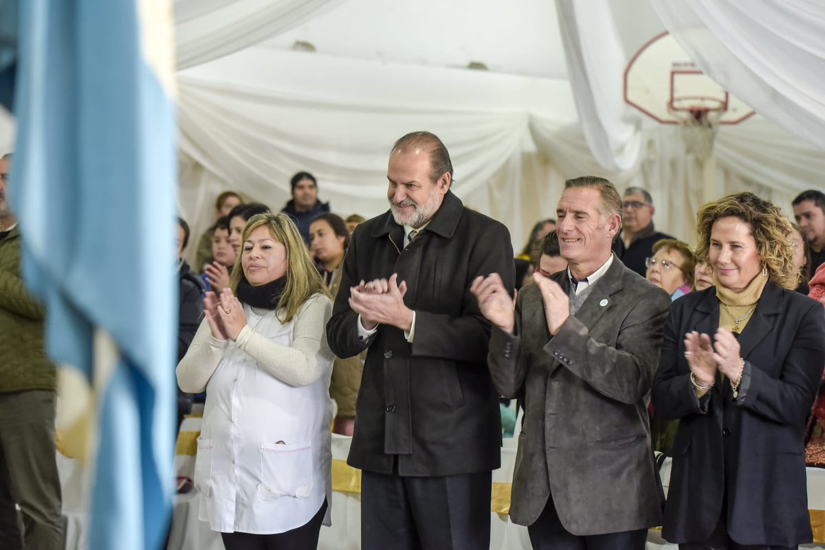 Hoy tuve el honor de acompañar el sencillo, emotivo y potente acto por los 50 años de la Escuela N°73, corazón del barrio Villa Loreto.

Medio siglo de compromiso, vocación y amor por la enseñanza que crearon una identidad constitutiva en todo el sector.