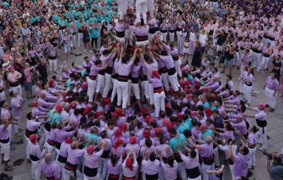 La <a href="/jovedetarragona/">Colla Jove de Tarragona</a>, amb opcions de 9, i els <a href="/XiquetsSerrallo/">Xiquets del Serrallo</a> i <a href="/brivalls/">Brivalls de Cornudella</a>, actuen aquesta tarda a la Diada de Sant Cristòfol a Cornudella de Montsant.
▶️L'agenda i les previsions del cap de setmana.
✍️ David Prats
👉 revistacastells.cat/2025/07/dos-i-…
#castells #casteller