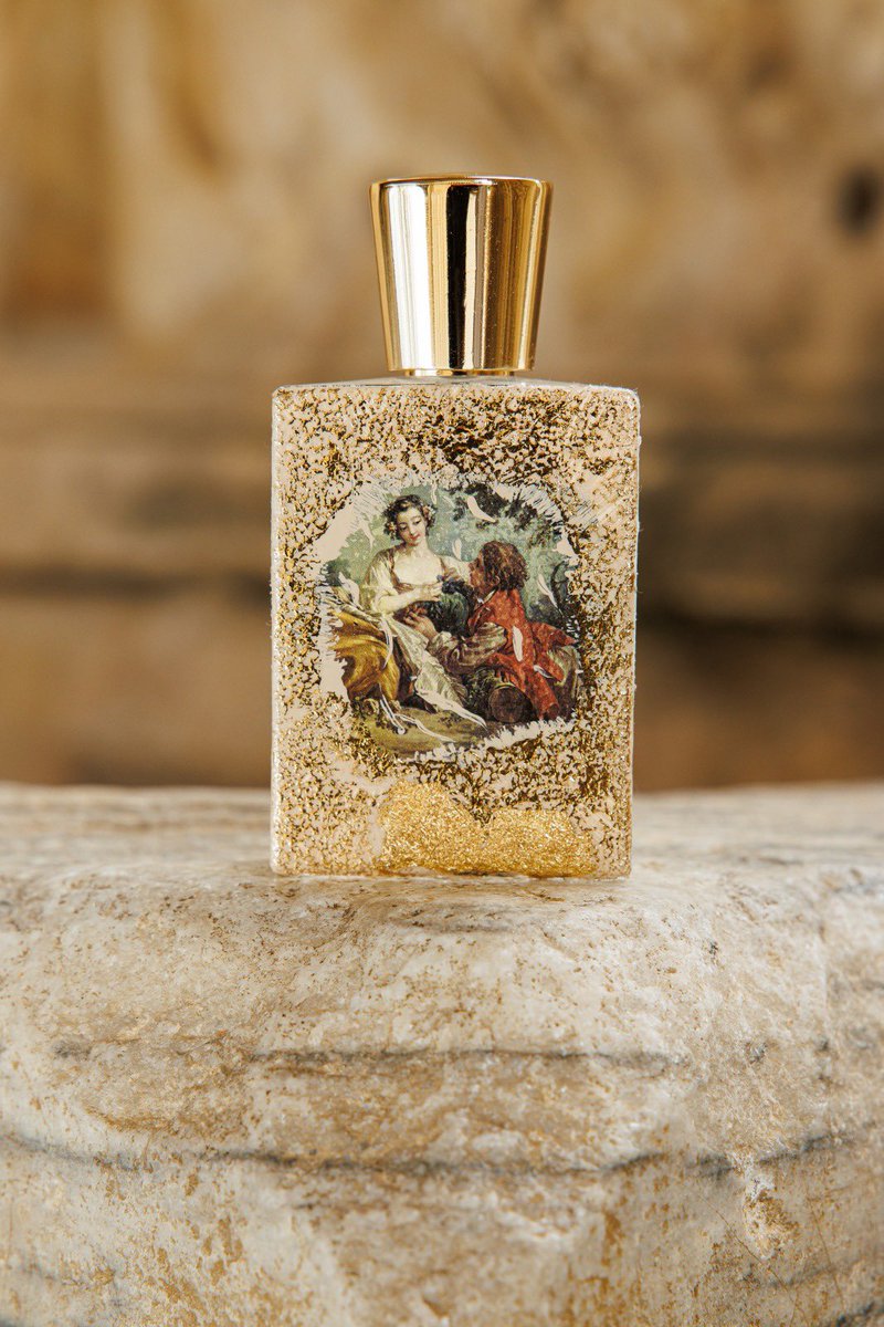 🎨 Sanatın Şişe Hâli...
Tarihin içinden gelen bir sahne, altın dokunuşlarla birleşti.
Bu parfüm sadece bir koku değil, bir anlatı...
✨ Her bakışta farklı bir hikâye fısıldıyor.

💫 Zarif tasarımıyla koleksiyonerlere, özel notalarıyla rafine zevklere hitap ediyor.

🌟 Sınırlı