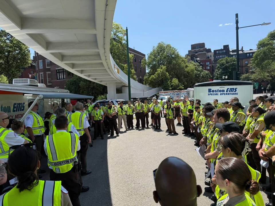 BOSTON_EMS's tweet image. Happy Independence Day, Boston! Boston EMS has more than 90 additional members deployed for the 4th of July event and providing coverage citywide. All event personnel have been briefed and deployed to their assignments along the Esplanade.