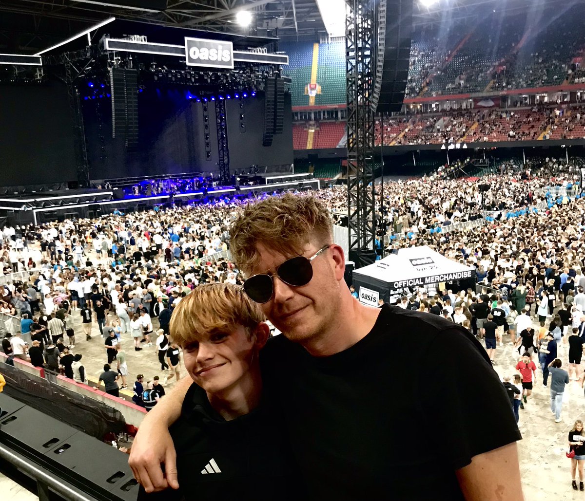 I won’t be able to leave the house for about a month but we made it 🎸 #Oasis25