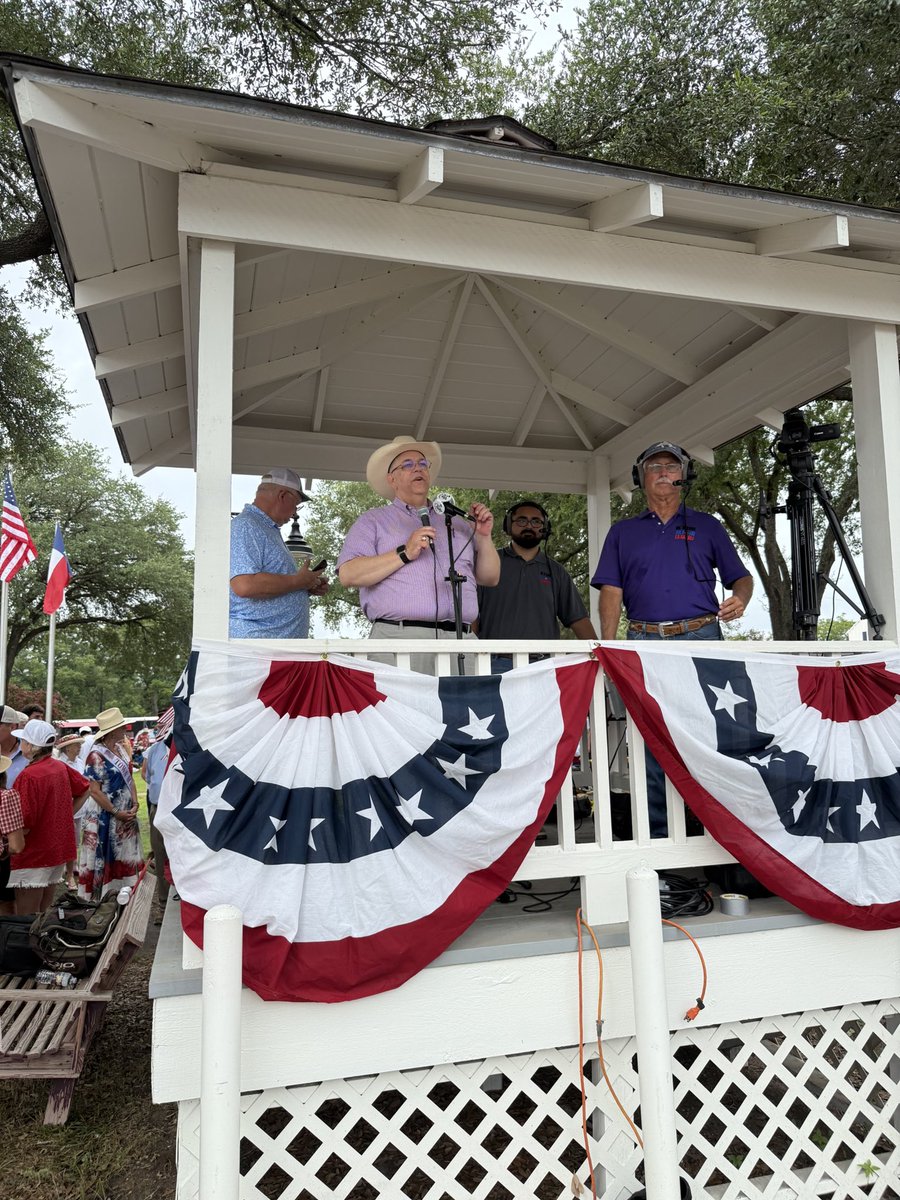 StanKitzmanTX's tweet image. 🇺🇸 What a great day in Round Top!
It is an honor to celebrate American independence with friends, families, veterans, and proud Texans at the Round Top Independence Day Parade.
From the flags to the food, this community knows how to celebrate freedom the right way, with heart,…