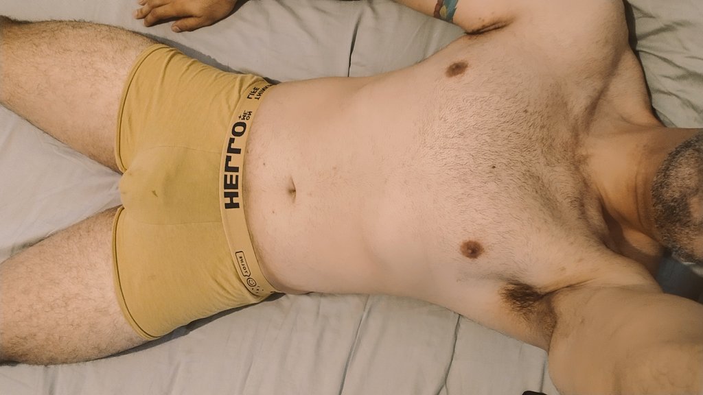 caltrus30847's tweet photo. Hoy con unos boxercitos amarillos 💛 #menunderwear #bulge https://t.co/T3th8kzEkb