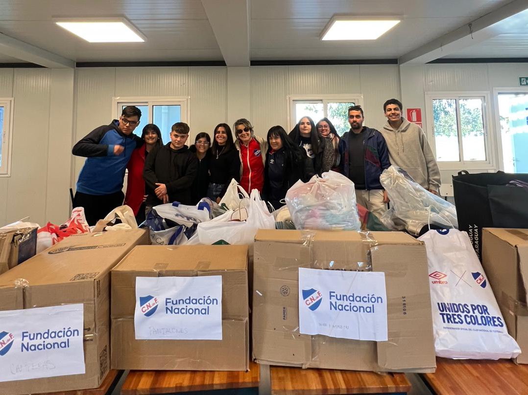 El miércoles entregamos las donaciones de la campaña de abrigo realizada en el Gran Parque Central 🏟️

Gracias a la solidaridad de los hinchas, todo lo recolectado fue entregado al Centro Educativo Juan Martín Mugica. 🧣🧥

Cada prenda es un abrazo que se multiplica. ¡Gracias! 🙌🏼