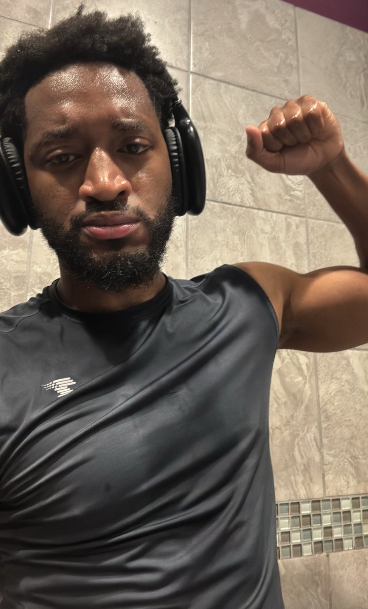 DrKSeay's tweet photo. Clarity and consistency are two important things 🔥💪🏾 #FitLeader #FitnessMotivation https://t.co/QKawnUqozw