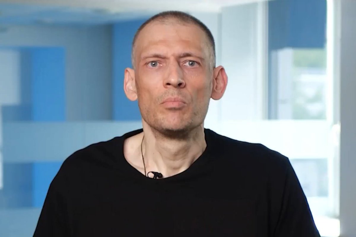 Сергей Тихановский заявил, что не ожидал такого безразличия от сограждан, поэтому с понедельника он будет выдавать КГБ РБ по одному оставшемуся в Беларуси соратнику, пока ему не надонатят 200 тысяч евро: "Суровые времена диктуют суровые меры!"