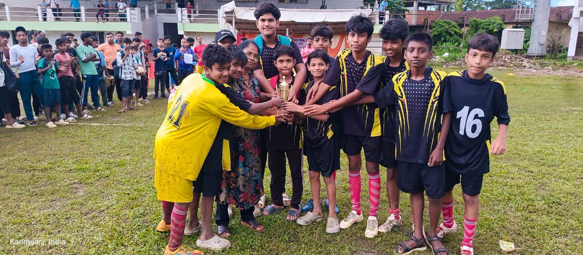 Assam_DSYW's tweet image. ⚽ Glimpses from Sribhumi!
Exciting moments and inspiring performances lit up the Inter School Football Tournament in Sribhumi District, showcasing young talent and true sportsmanship on the field.

#SribhumiFootball #GrassrootsSports #YouthInSports #AssamSports #DSYWAssam
