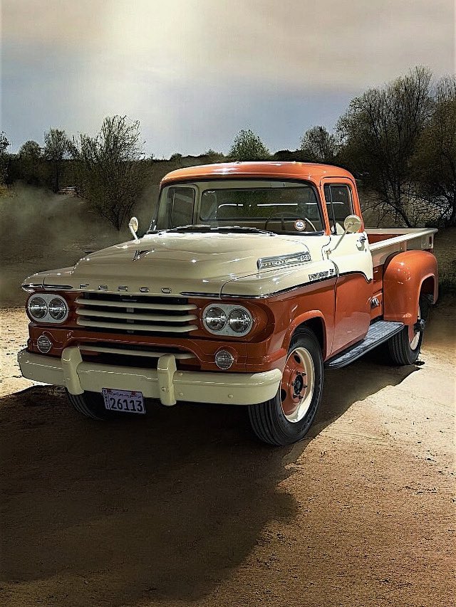 Q8classictruck's tweet photo. فريق وانيتات الكويت الكلاسيكية يرحب بكم https://t.co/bhf6YbcekS