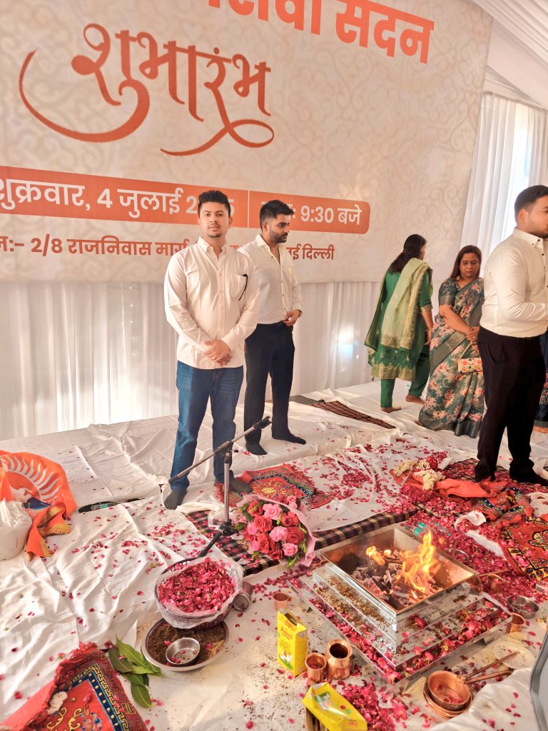 Mkonline01's tweet photo. Today attended the inauguration and havan-puja ceremony of "Chief Minister Janseva Sadan" (Chief Minister House) organized at Raj Niwas Marg, Civil Lines, Delhi.

#Mehul_Kumar
#Bharatiya_Janata_Party 

@BJP4Delhi @gupta_rekha @PavanRanaRSS @ArunSinghbjp @BansuriSwaraj @AmitShah https://t.co/uKEpe3fS6Y
