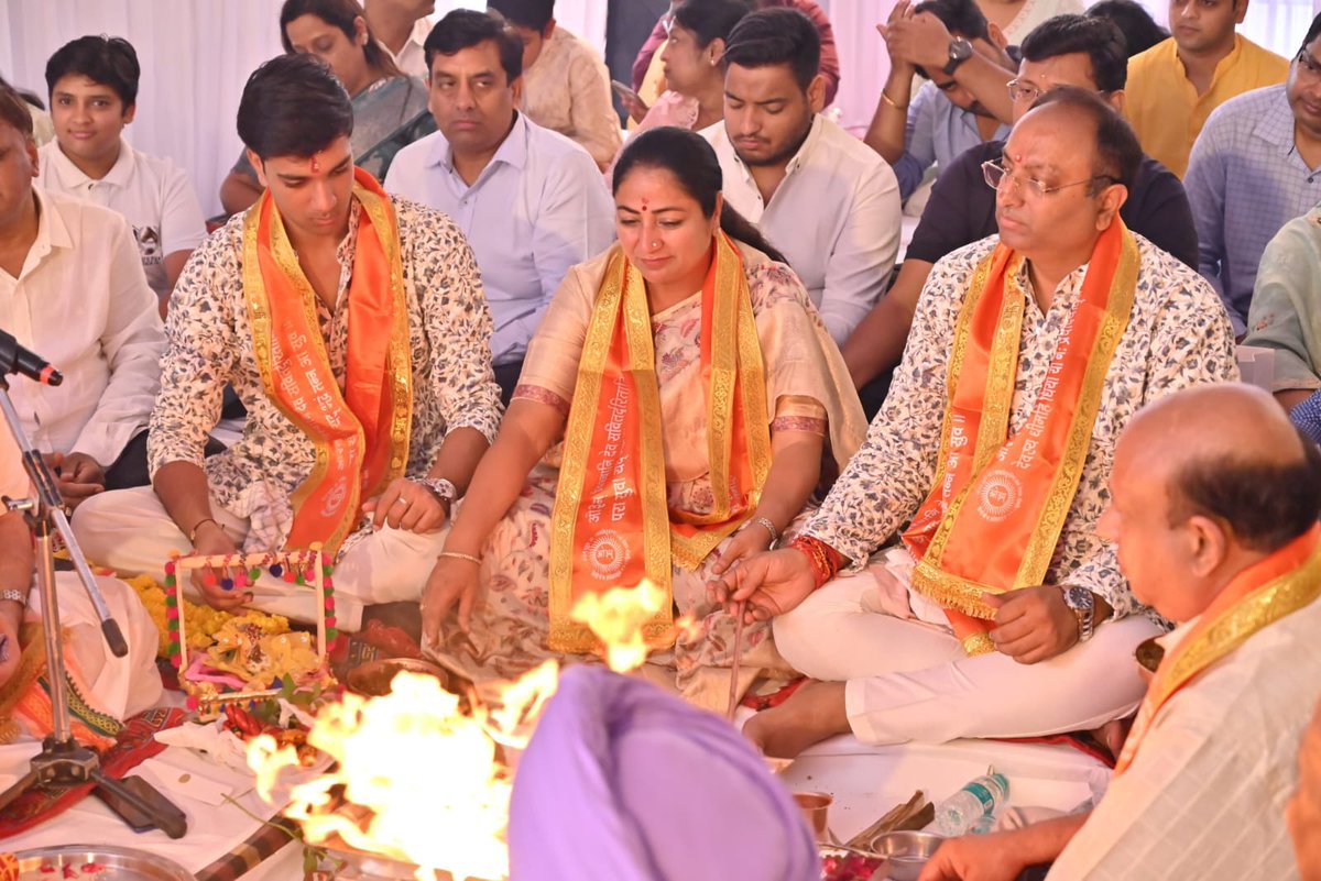 Mkonline01's tweet photo. Today attended the inauguration and havan-puja ceremony of "Chief Minister Janseva Sadan" (Chief Minister House) organized at Raj Niwas Marg, Civil Lines, Delhi.

#Mehul_Kumar
#Bharatiya_Janata_Party 

@BJP4Delhi @gupta_rekha @PavanRanaRSS @ArunSinghbjp @BansuriSwaraj @AmitShah https://t.co/uKEpe3fS6Y