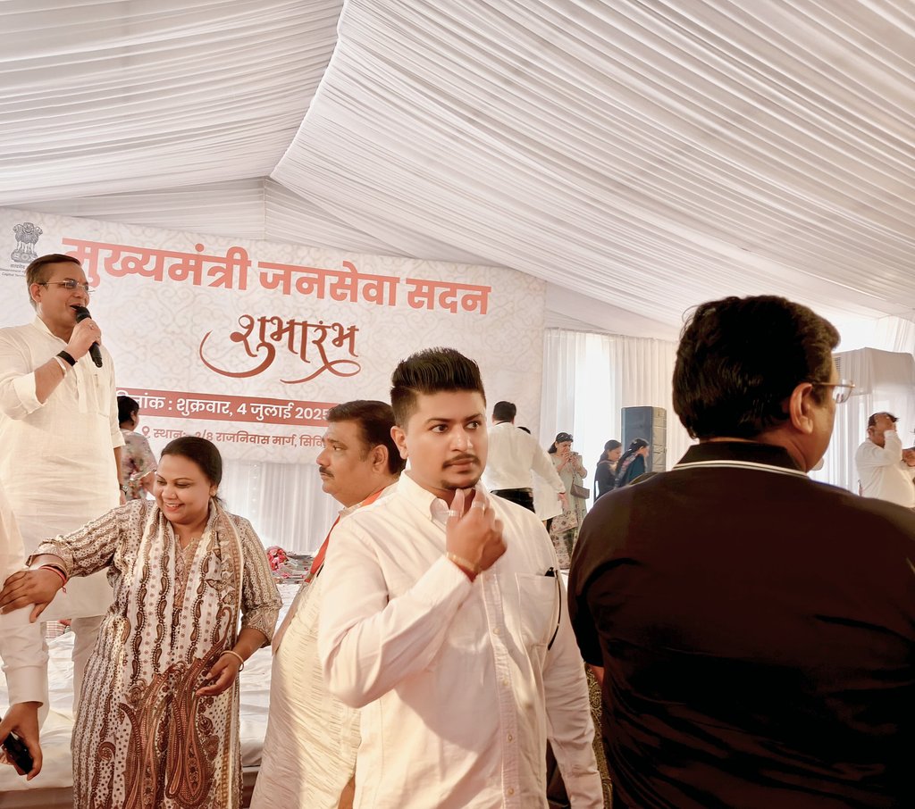 Mkonline01's tweet photo. Today attended the inauguration and havan-puja ceremony of "Chief Minister Janseva Sadan" (Chief Minister House) organized at Raj Niwas Marg, Civil Lines, Delhi.

#Mehul_Kumar
#Bharatiya_Janata_Party 

@BJP4Delhi @gupta_rekha @PavanRanaRSS @ArunSinghbjp @BansuriSwaraj @AmitShah https://t.co/uKEpe3fS6Y