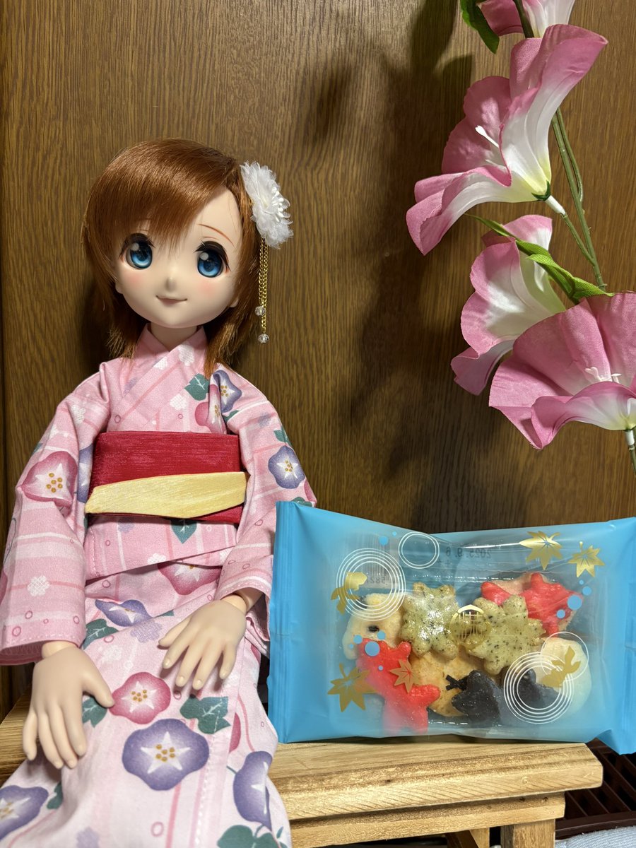 今夜は満果惣のふきよせ金魚をいただこうと思います🍘
#深夜のおやつドール一本勝負