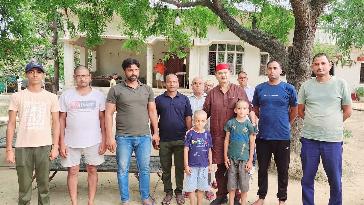 तेरये में श्री लाल साहब सिंह जी की माताजी के निधन की अत्यंत दुःखद सूचना पर उनके निज निवास पहुंचकर शोक-संवेदना व्यक्त किया।