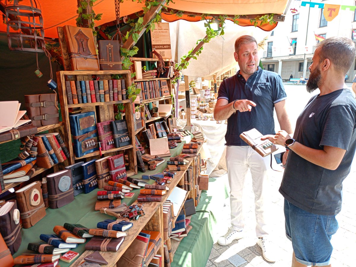 🛡️ Dentro de la Noche Templaria 2025, la plaza del Ayuntamiento acoge hasta el domingo un mercado de artesanía y talleres participativos.
🕔 Hoy desde las 17 h | resto de días desde las 12 h.
 ¡No te lo pierdas!🥰