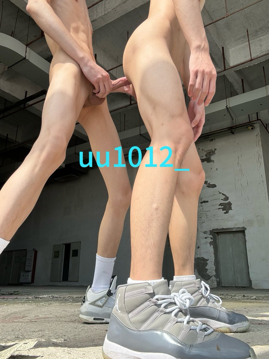 约上同好废弃商场裸一下#野裸#暴露
有没有同好约拍 私我🥵