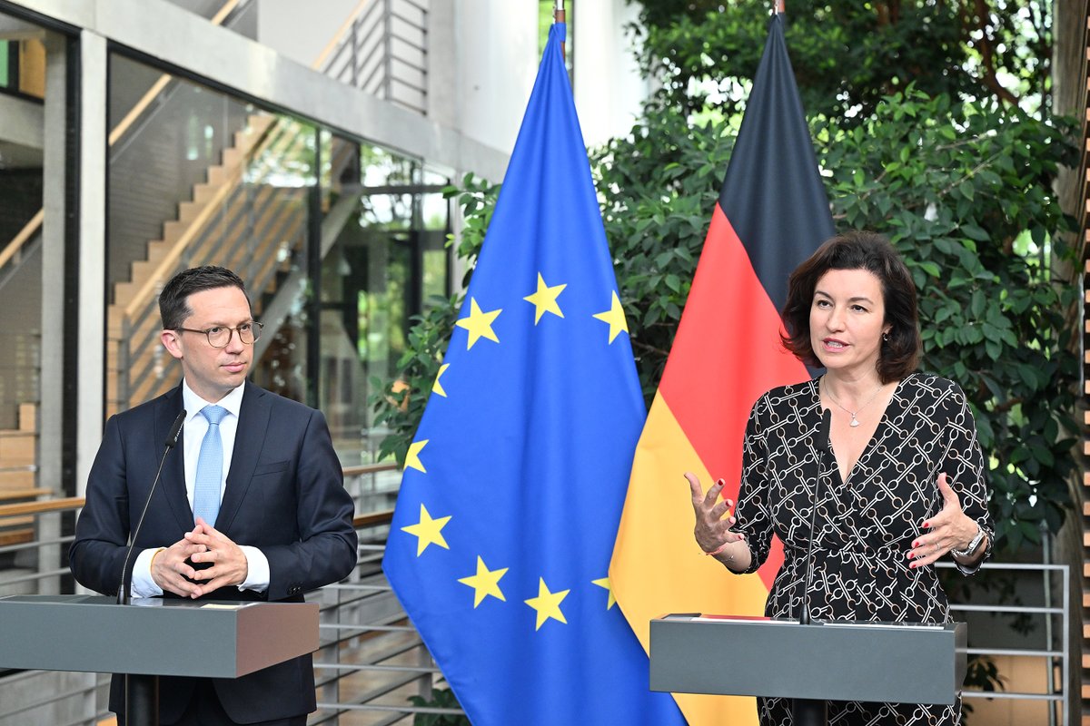 StMWK_Bayern's tweet image. Sitzung der Gemeinsamen Wissenschaftskonferenz heute in #Berlin: Das Paktforum mit dem Thema #KünstlicheIntelligenz schafft eine neue, richtungsweisende #Plattform für die Zusammenarbeit von Wissenschaftsorganisationen und weiteren Forschungspartnern.
▶️ gwk-bonn.de/presseaktuelle…