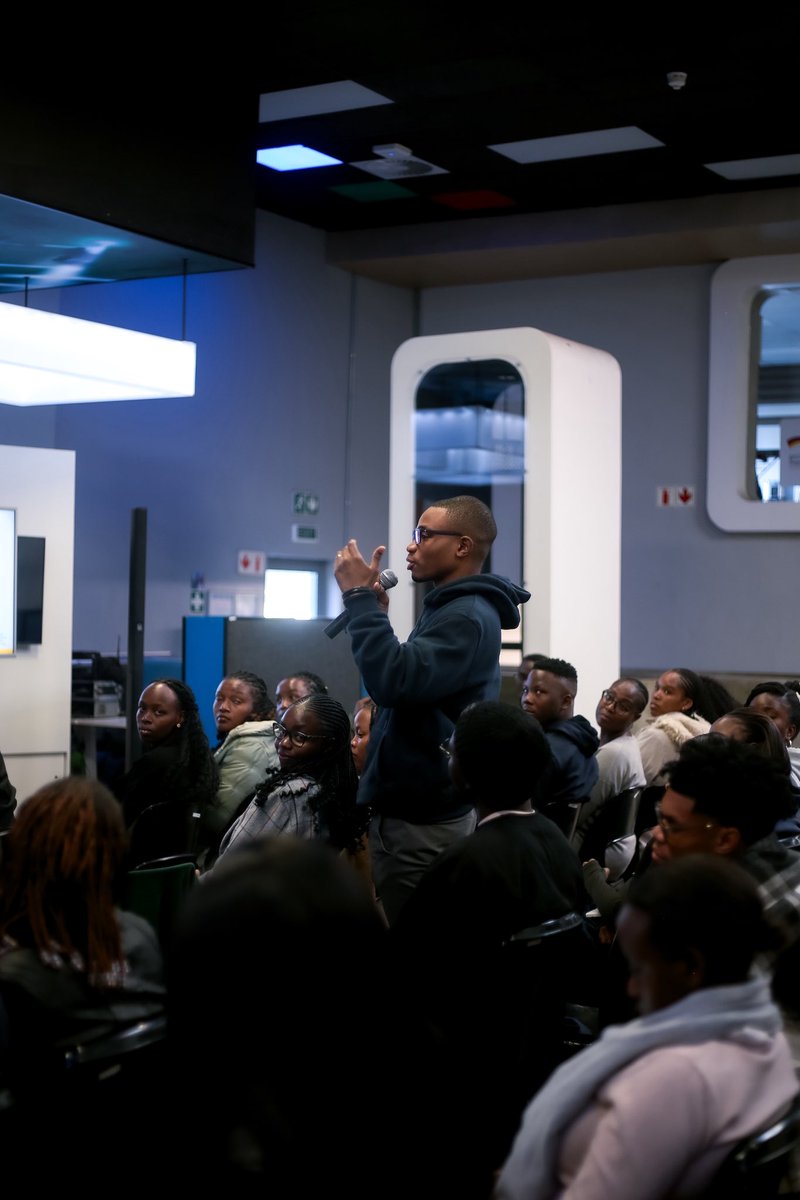 TshimologongIT's tweet image. Day 3 of the @EdinburghUni Climate Enterprise School was all about ideas, teamwork & mentorship! 🌍
Students teamed up to develop climate-focused business solutions, with expert mentors on hand to guide, challenge & refine their concepts ahead of the big pitch. 💬