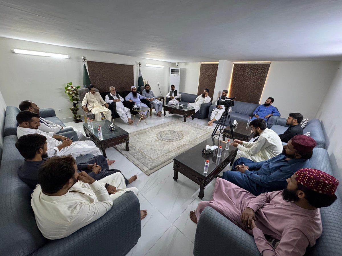 مرکزی مسلم لیگ ہاؤس میں کل جماعتی حریت کانفرنس جموں کشمیر کے رہنماؤں کے وفد کی آمد،  وفد نے مرکزی مسلم لیگ سندھ کے صدر فیصل ندیم اور کراچی صدر احمد ندیم اعوان سے ملاقات کی۔ 8 جولائی کو  جموں ک-ش-م-ی-ر کیلئے منعقد ہونے والی ریلی میں شرکت کی دعوت دی۔