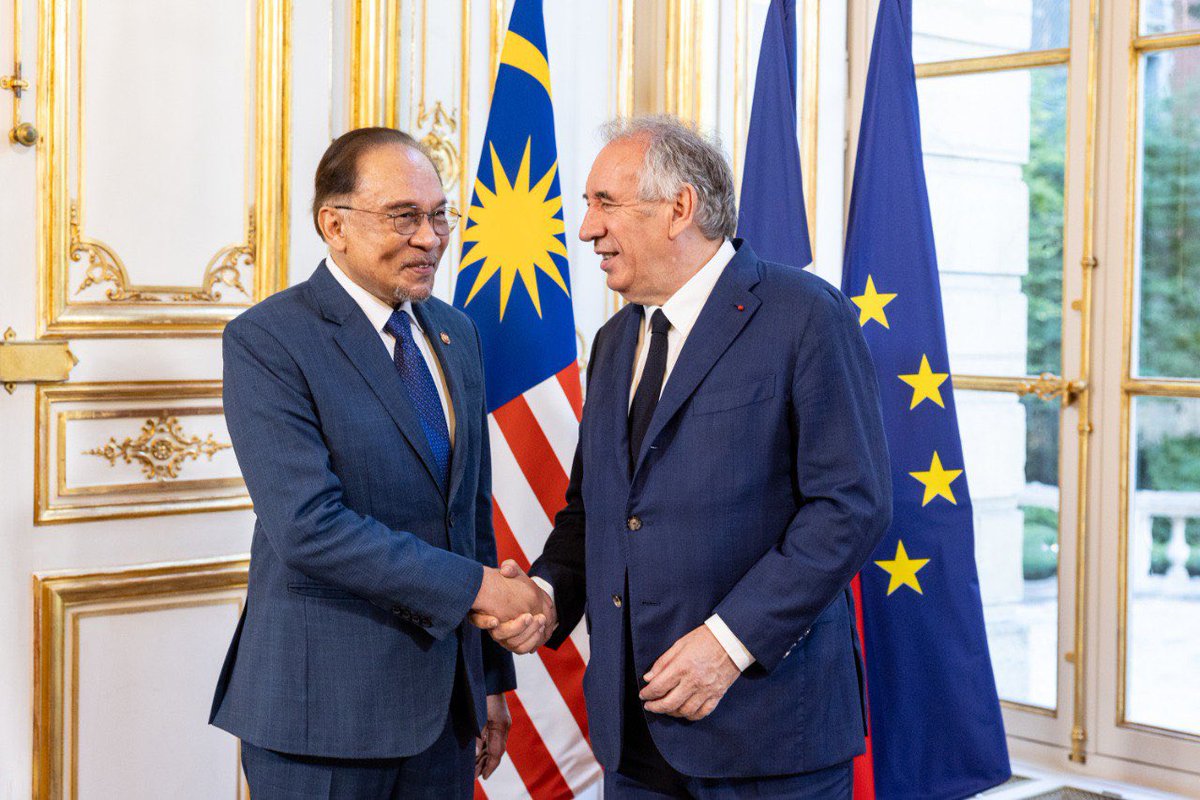 Matignon's tweet image. Entretien avec Son Excellence M. Anwar Ibrahim, Premier ministre de Malaisie.