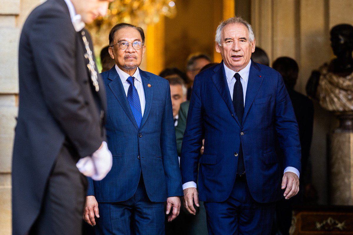 Matignon's tweet image. Entretien avec Son Excellence M. Anwar Ibrahim, Premier ministre de Malaisie.