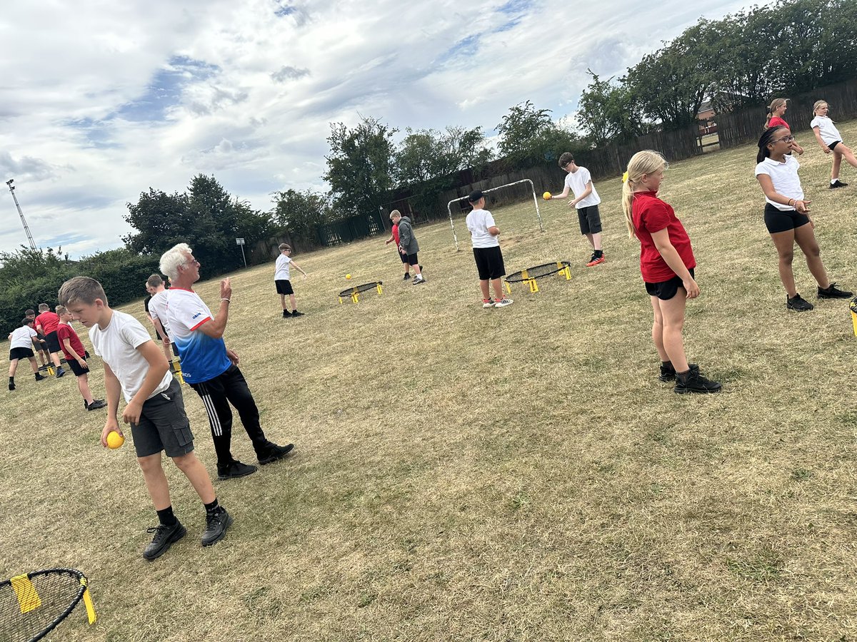 Sdlp6B's tweet image. Spikeball/ Roundnet fun in Yr 6 @SDLPrimary @ExceedLP