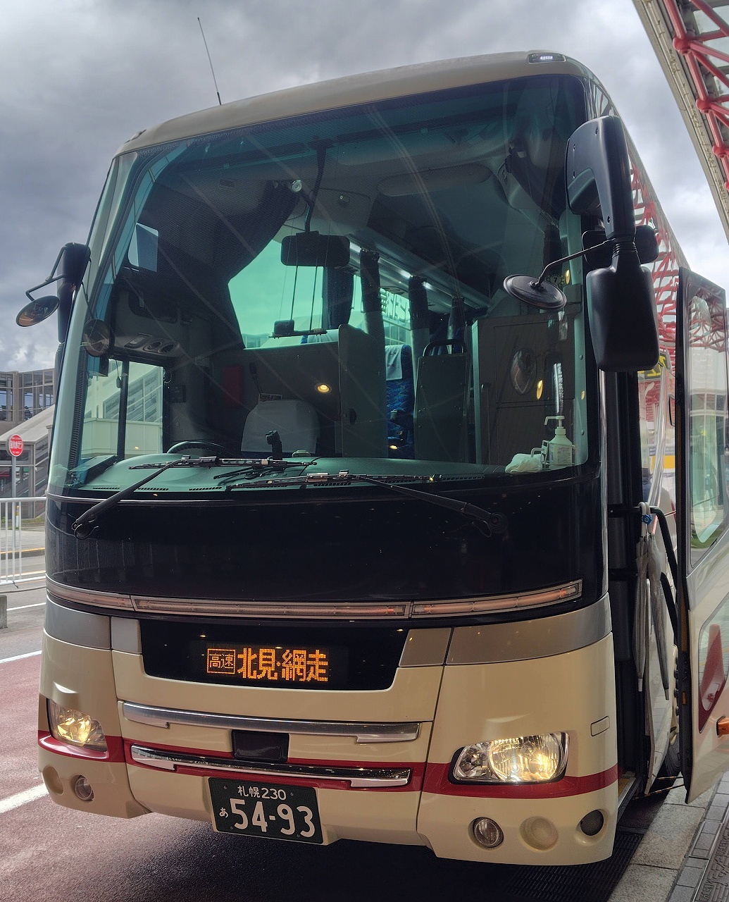 アメリカ海軍 バス内広告 330px-Jrtokaibus_aeroqueenM_P-