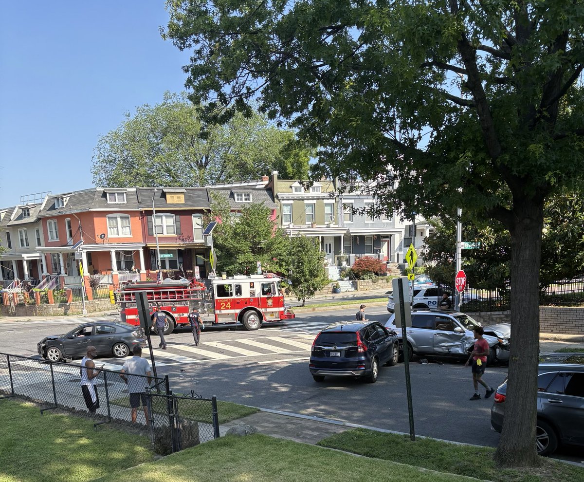 ⁦<a href="/CMLewisGeorgeW4/">CM Janeese Lewis George</a>⁩ ⁦<a href="/DDOTDC/">DDOT DC</a>⁩ ⁦<a href="/ANC4C/">ANC4C</a>⁩ Another accident at NH + Taylor St NW. DDOT approved a 4 way traffic light here but we have still to wait up to 9 more months for install. How can we move this faster? We need it ASAP and to prevent ppl from getting hurt!