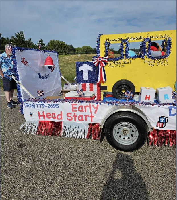 NatlHeadStart's tweet image. 🇺🇸 Happy Birthday, America! For 60 years, #HeadStart has proven that strong families and strong communities. More than 40 million children have benefited from Head Start. That’s good for all of us — because when families succeed, America succeeds. #HeadStart60 #4thofJuly