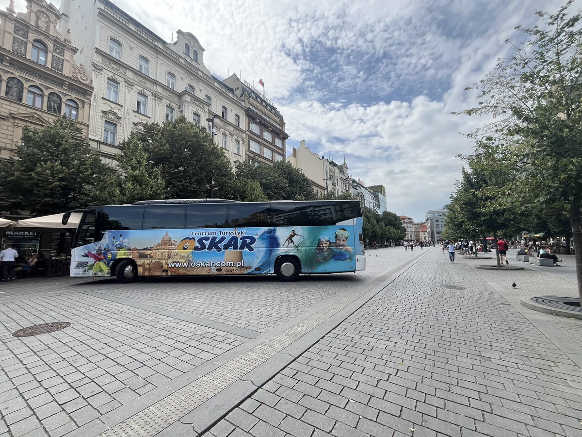 Si už pár měsíců říkám, jestli by v Praze nešlo stanovit nějaký pravidla pro pohyb autobusů v pěších zónách… možno vidět takřka každý den… <a href="/PrahaEU/">Hlavní město Praha</a>
