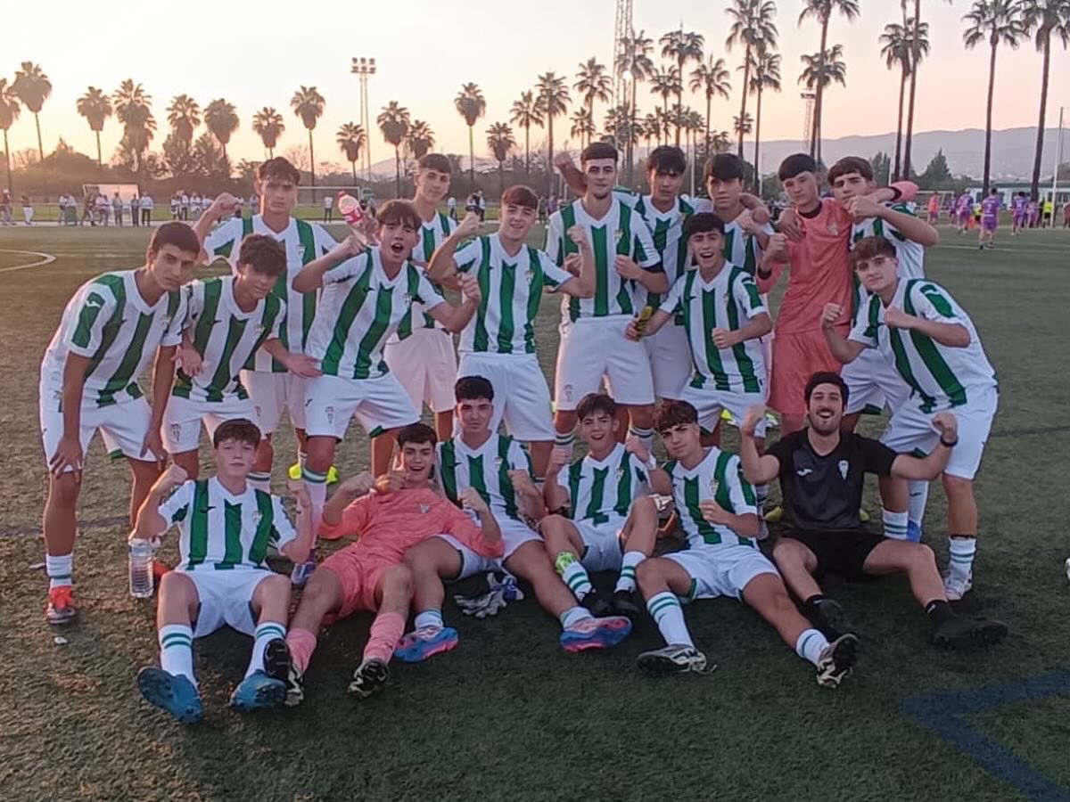 DominVida's tweet image. Fin de una etapa muy especial en el Cadete A del Córdoba C.F. 
Ha sido un año de crecimiento, compromiso y muchas emociones. Gracias a cada persona que formó parte del camino. Orgulloso de haber compartido este año tan magnífico con todos🤍💚⚽️