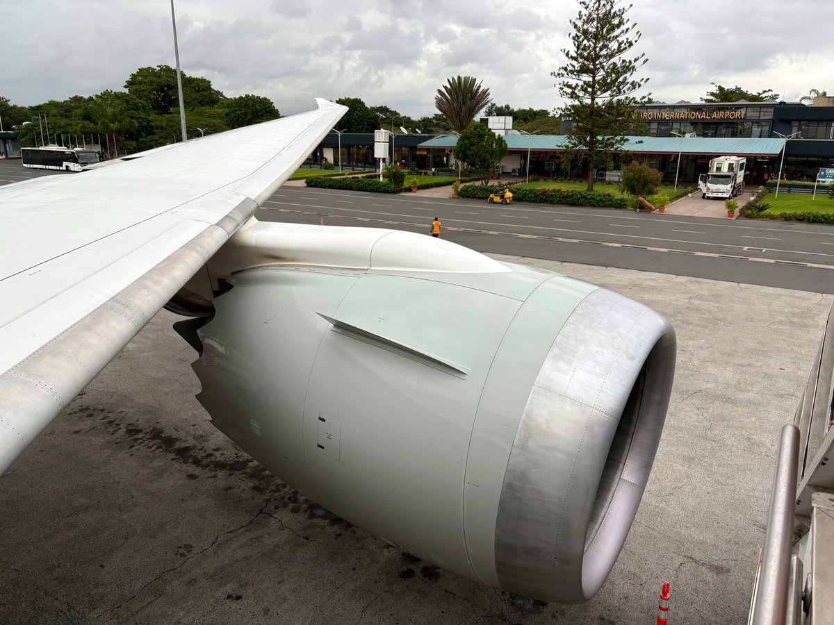 I found the rains down in Africa 🇹🇿✈️