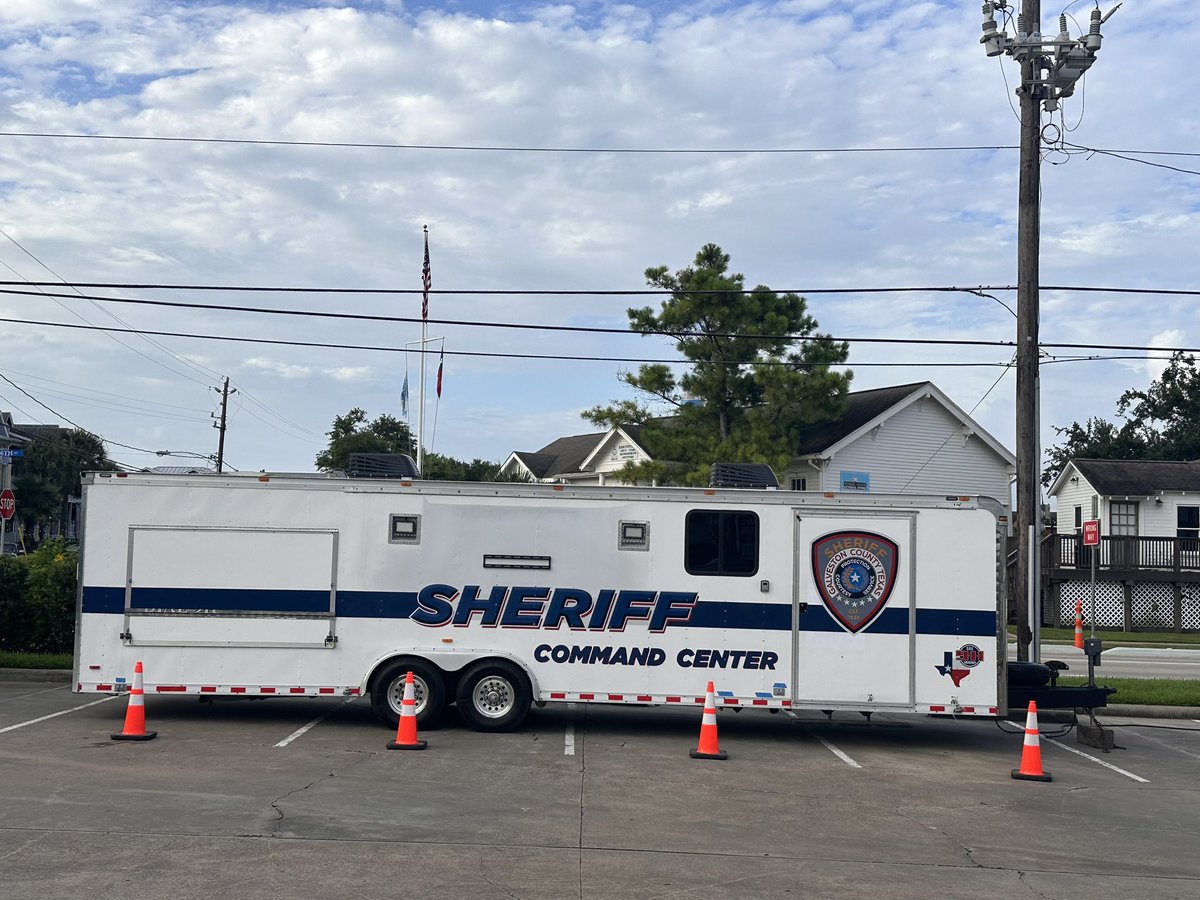DavidBJasper's tweet image. Happy 4th of July from the HCSO Marine Unit! As you celebrate freedom with family, friends, and BBQs, we’re patrolling the waterways with our federal, state, and local partners to keep you safe. Enjoy the festivities, and stay safe on the water! #4thofJuly #PublicSafety
