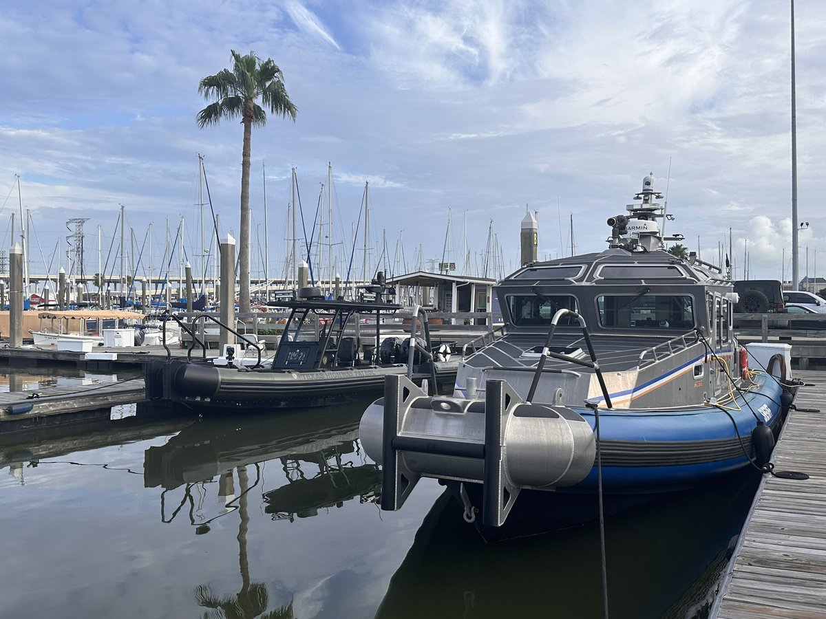 DavidBJasper's tweet image. Happy 4th of July from the HCSO Marine Unit! As you celebrate freedom with family, friends, and BBQs, we’re patrolling the waterways with our federal, state, and local partners to keep you safe. Enjoy the festivities, and stay safe on the water! #4thofJuly #PublicSafety