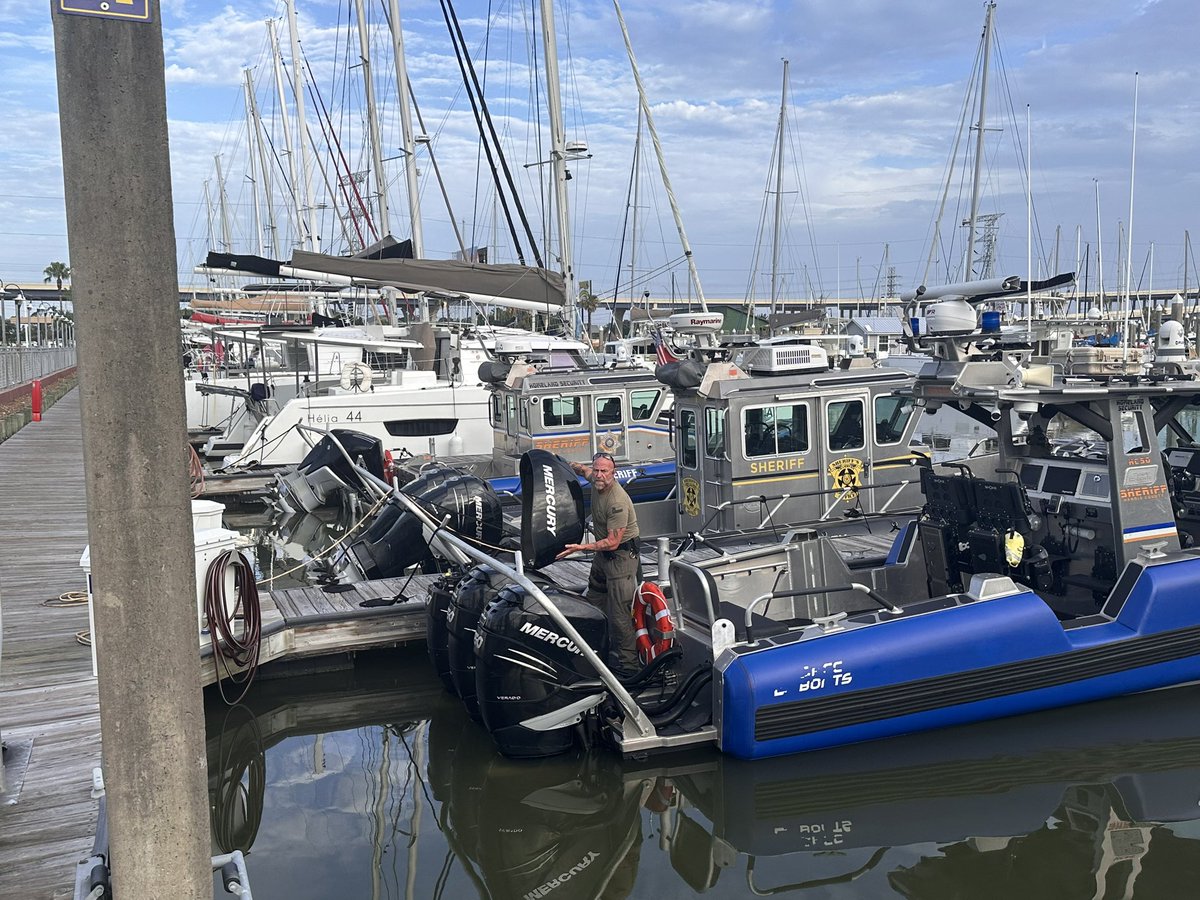 DavidBJasper's tweet image. Happy 4th of July from the HCSO Marine Unit! As you celebrate freedom with family, friends, and BBQs, we’re patrolling the waterways with our federal, state, and local partners to keep you safe. Enjoy the festivities, and stay safe on the water! #4thofJuly #PublicSafety