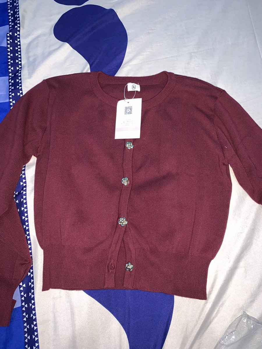 heytheredf's tweet photo. @pawpawstoree22 aku baru beli banget dari brand luknits kak 230k aja, kujual karna warnanya terlalu wine https://t.co/PAbjkFcJq6