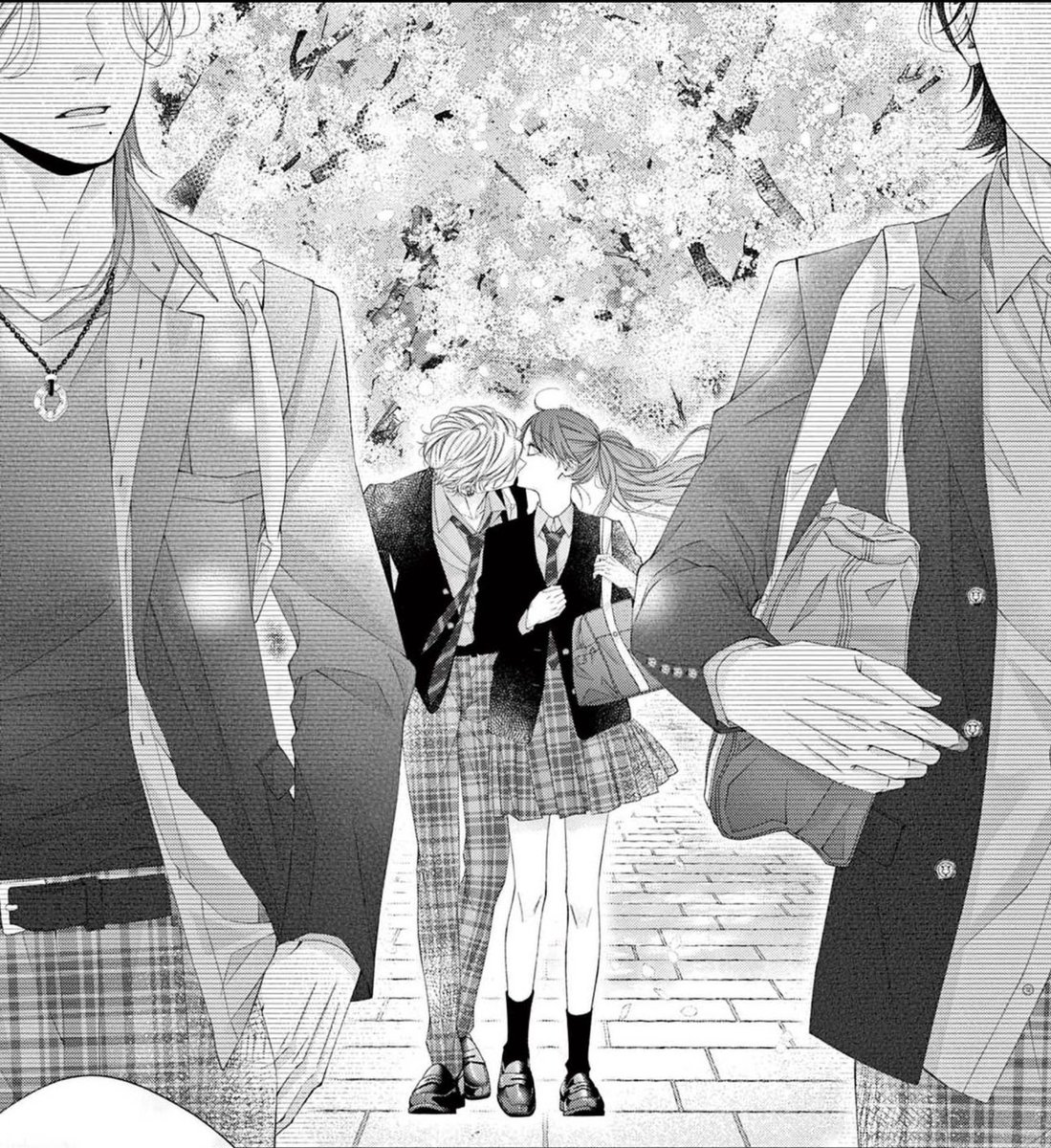 ひぇ…プレチー明日発売だと思ってたら今日でした！！
今日発売プレミアcheese！にてなんと！
 #初恋のつづきは男子寮で 
連載再開です！！
応援してくださった皆様のおかげですー😭👏
3年生になった周と廉星、そしてお馴染みメンバーをよろしくお願いいたします🥰