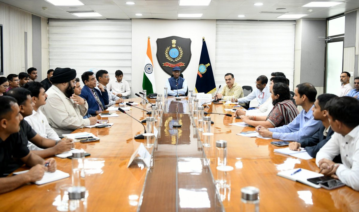 BPRDIndia's tweet image. BPR&D with Industry partners conducted a product demonstration/presentation attended by over 40 Officers from State Police, CAPFs and CPOs which was chaired by ADG BPR&D. 07 firms showcased products and technologies for their potential use by LEAs in proactive policing.