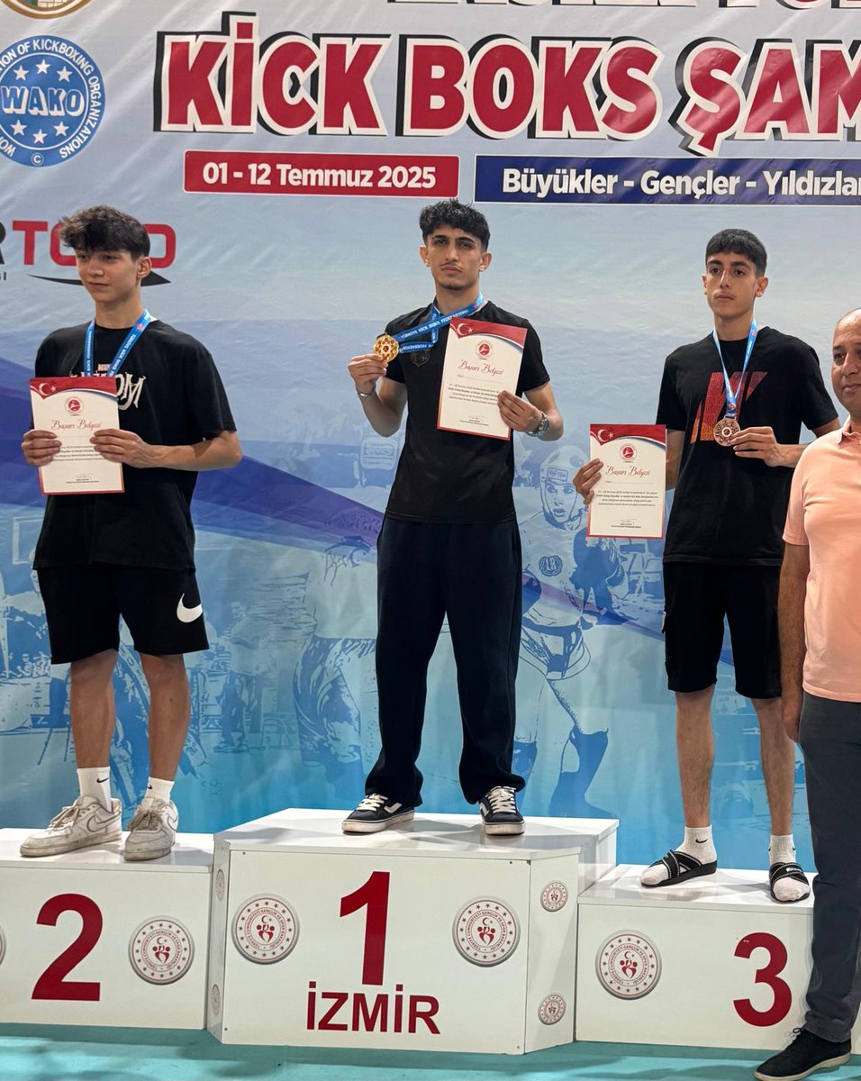 🥇 Türkiye Şampiyonu!  
Sporcumuz Oğuz YAPICI, Gençler Low Kick 54 Kg’da İzmir’de düzenlenen Türkiye Şampiyonası’nda birincilik kürsüsüne çıktı!  
12-19 Eylül’de İtalya’daki Avrupa Şampiyonası’nda belediyemiz ve ülkemizi temsil edecek. Başarılar Oğuz! 🇹🇷🥊🇮🇹