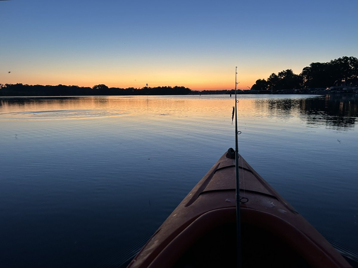 Only way pre-sunrise trip out on the water gets any better - is when there’s a giant swirl ahead 🎣