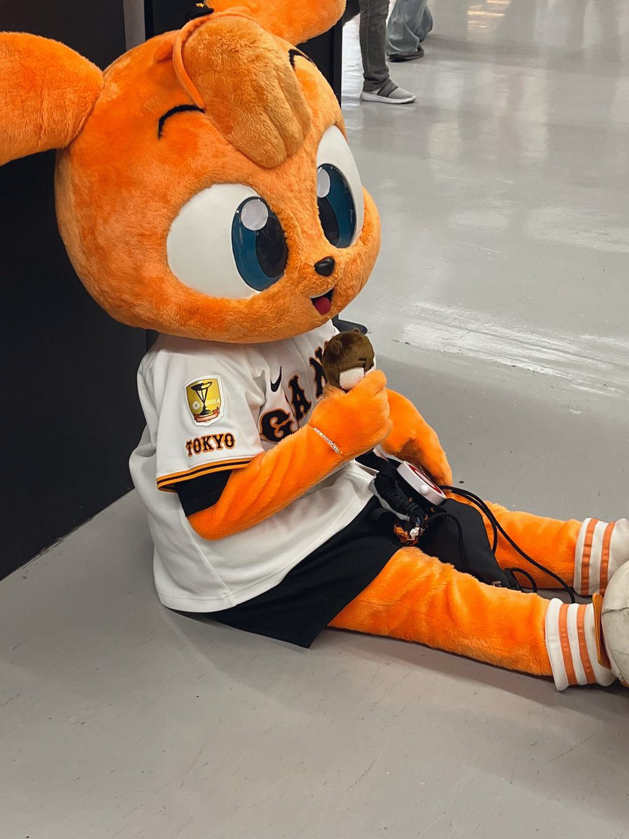 mkt5hln's tweet photo. まこつと仲良しキッズジャビット🐰
ナップサックからマコツメ出してきて可愛いかった！！！しかもよく見たら付けてるビーズブレスも門脇くんなの〜〜🧡 https://t.co/RrLki6HQDU