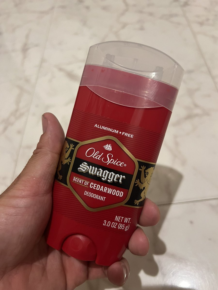 新しいオールドスパイスとどいてた🛁

これのおかげで　自信もってショルダープレスできんねんな💪大事