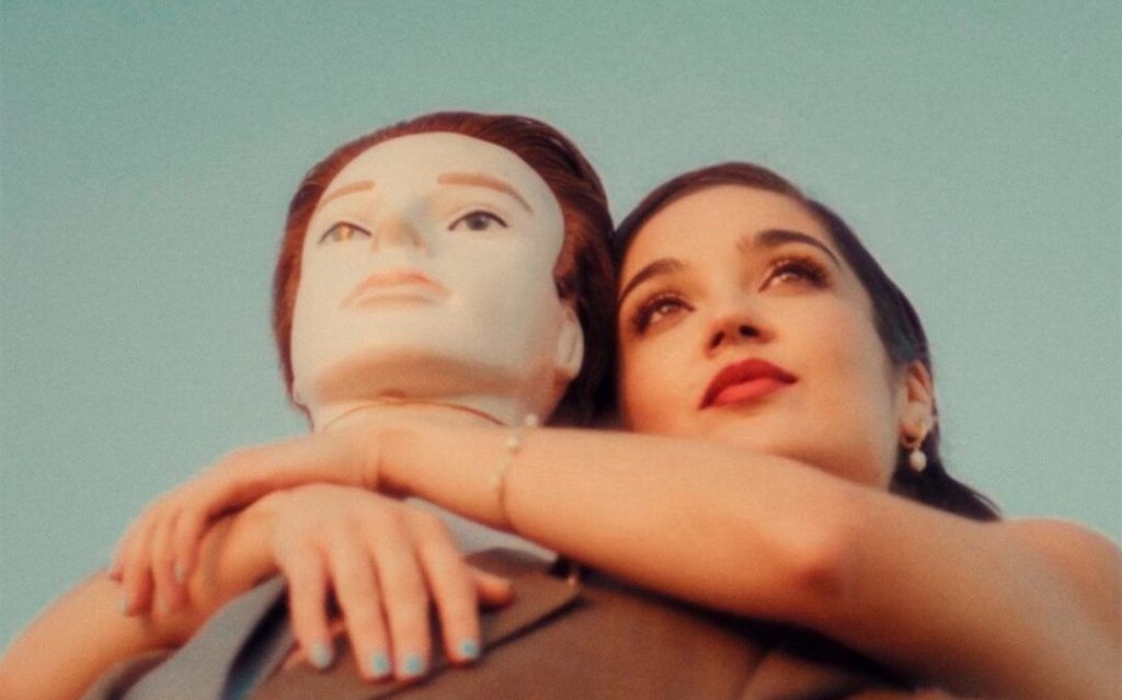 LLOREN is playing it ‘Casual’ in new synth-pop single
 buff.ly/FsQUNCP