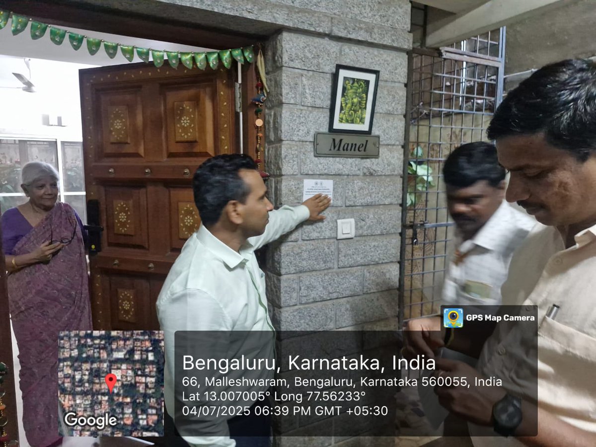 BCCCofficial's tweet photo. West Zonal Commissioner Surolkar vikas kishore monitored the SC survey stickering process in Malleswaram Constituency.
#BBMP #BBMPCares #DKShivakumar #bbmpchiefcommissioner #SCSurvey https://t.co/H8Oq1YJL5I