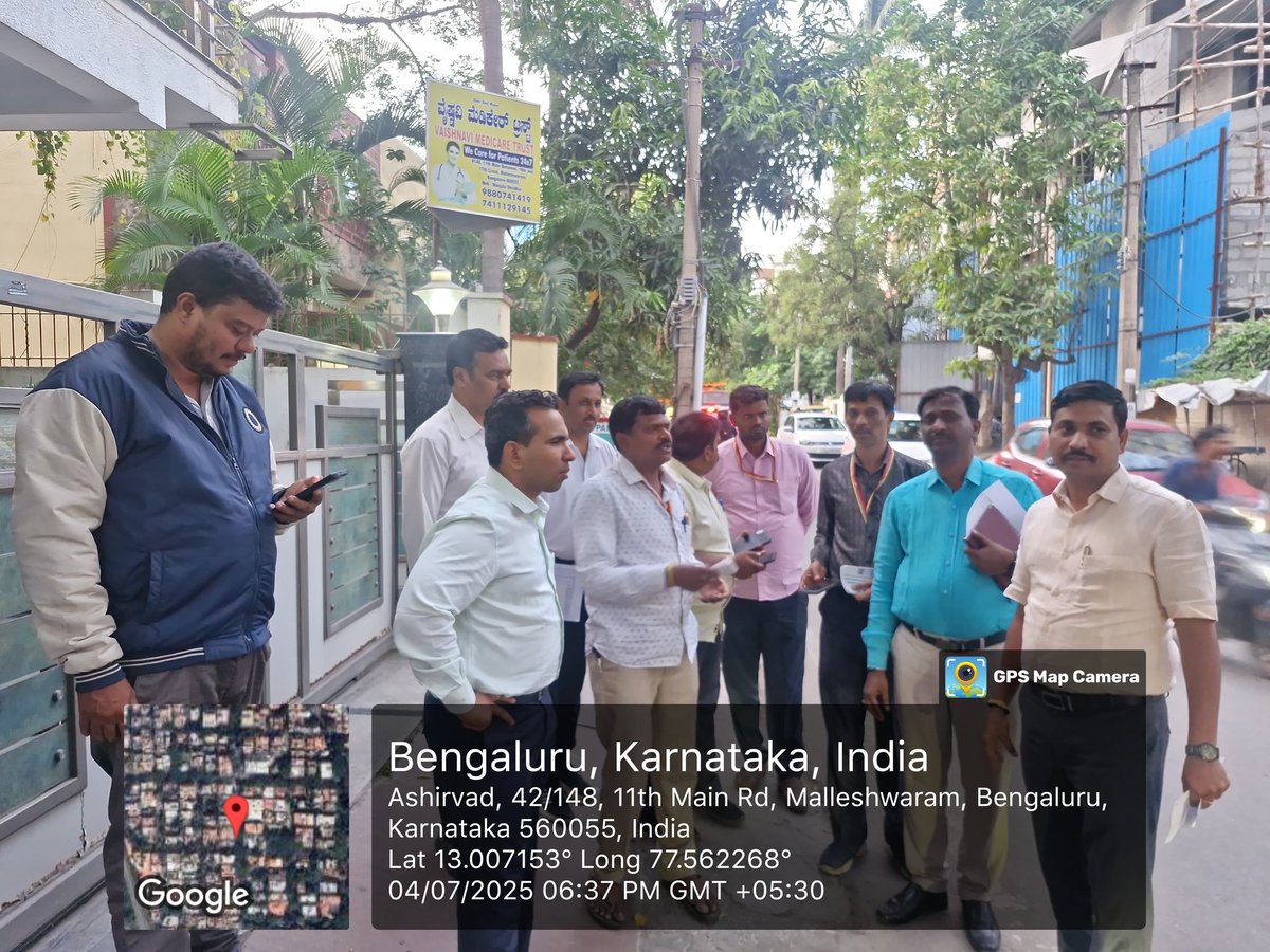 BCCCofficial's tweet photo. West Zonal Commissioner Surolkar vikas kishore monitored the SC survey stickering process in Malleswaram Constituency.
#BBMP #BBMPCares #DKShivakumar #bbmpchiefcommissioner #SCSurvey https://t.co/H8Oq1YJL5I